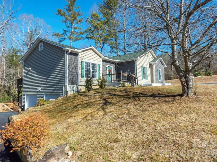 243 Scenic Ridge Drive, Hendersonville, NC 28792.  MLS# CAR4342499, YatesRealty ID 16763. 