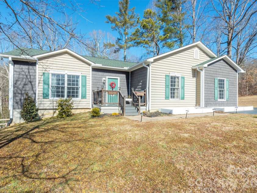 243 Scenic Ridge Drive, Hendersonville, NC 28792.  MLS# CAR4342499, YatesRealty ID 16763. 