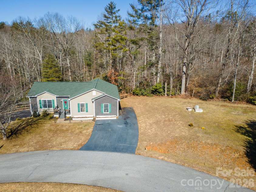243 Scenic Ridge Drive, Hendersonville, NC 28792.  MLS# CAR4342499, YatesRealty ID 16763. 