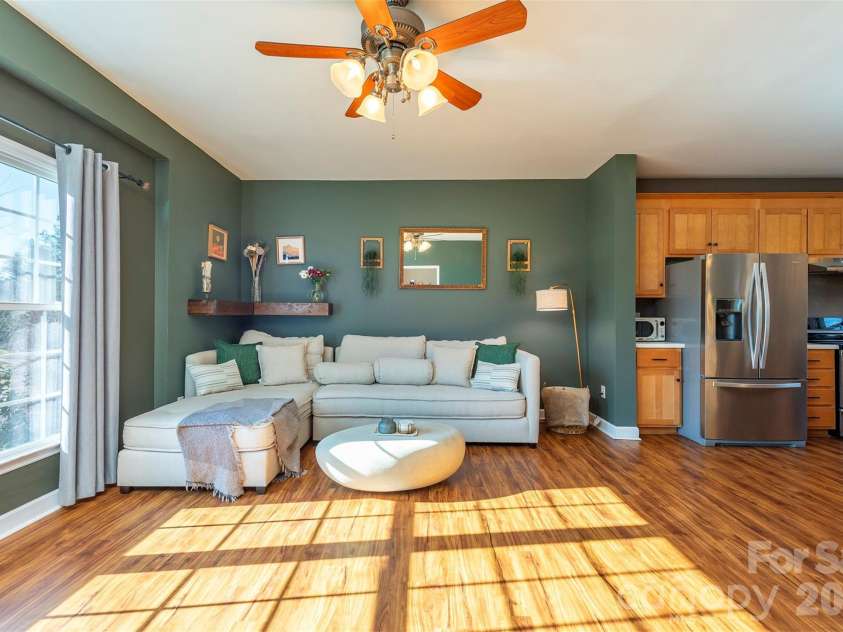 243 Scenic Ridge Drive, Hendersonville, NC 28792.  MLS# CAR4342499, YatesRealty ID 16763. 