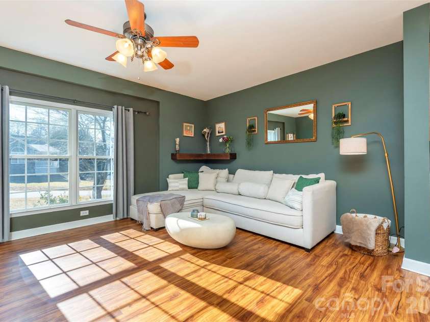 243 Scenic Ridge Drive, Hendersonville, NC 28792.  MLS# CAR4342499, YatesRealty ID 16763. 