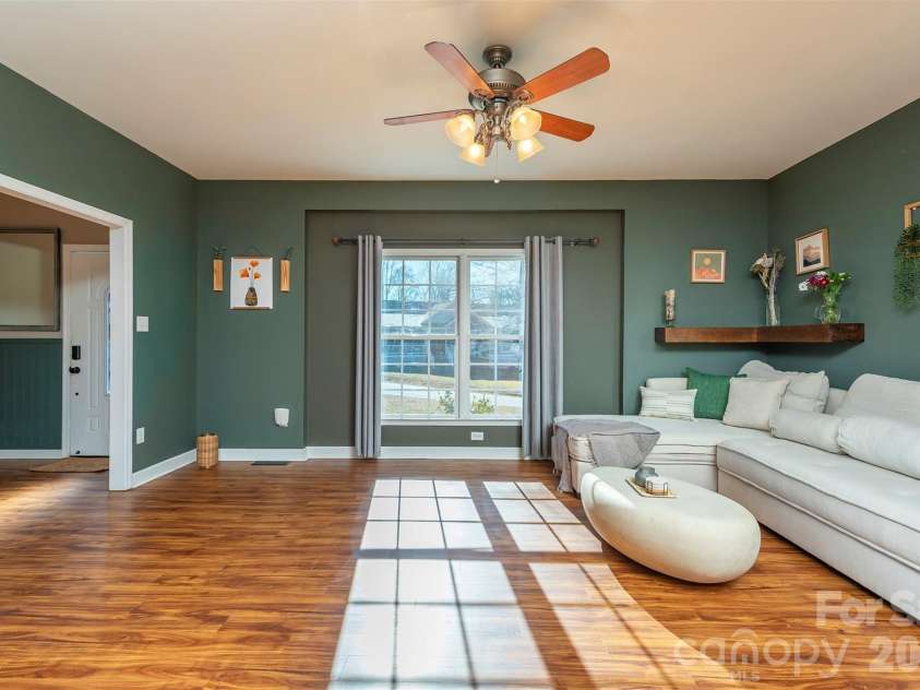 243 Scenic Ridge Drive, Hendersonville, NC 28792.  MLS# CAR4342499, YatesRealty ID 16763. 