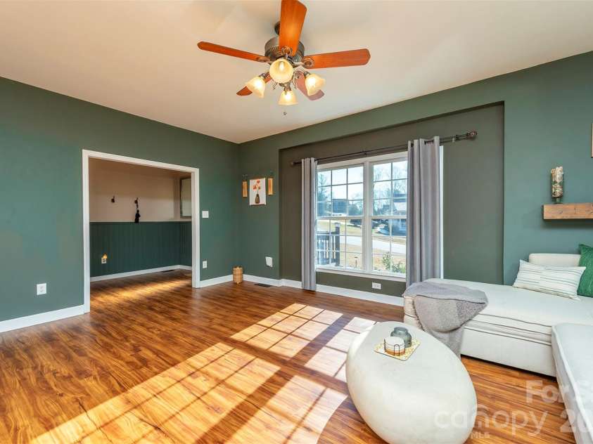 243 Scenic Ridge Drive, Hendersonville, NC 28792.  MLS# CAR4342499, YatesRealty ID 16763. 