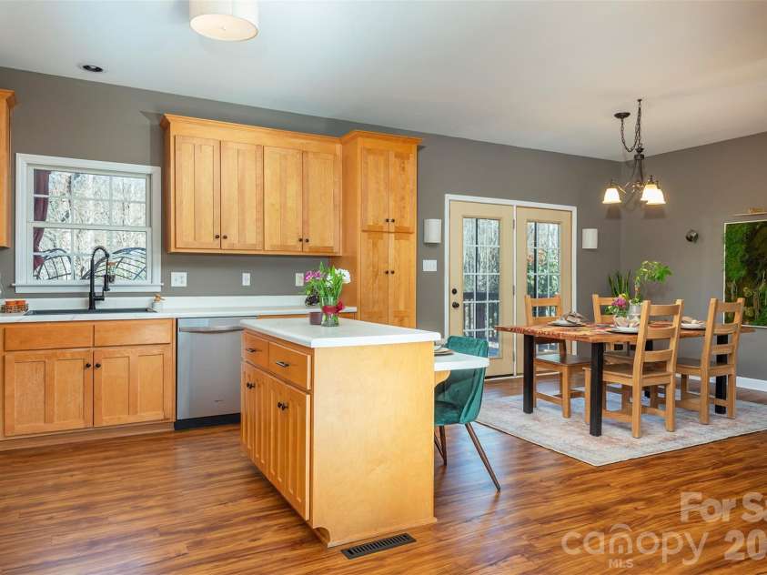 243 Scenic Ridge Drive, Hendersonville, NC 28792.  MLS# CAR4342499, YatesRealty ID 16763. 