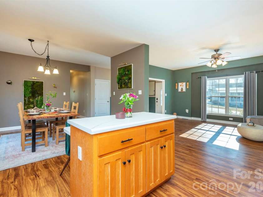 243 Scenic Ridge Drive, Hendersonville, NC 28792.  MLS# CAR4342499, YatesRealty ID 16763. 