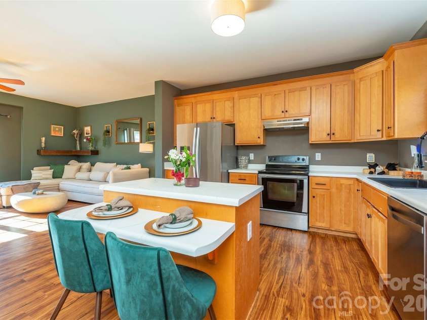 243 Scenic Ridge Drive, Hendersonville, NC 28792.  MLS# CAR4342499, YatesRealty ID 16763. 
