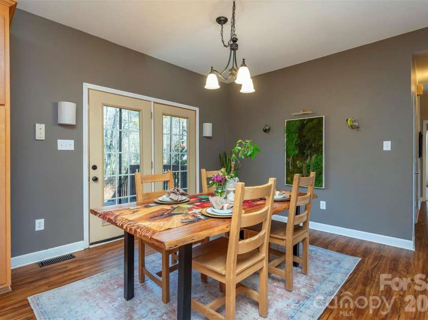 243 Scenic Ridge Drive, Hendersonville, NC 28792.  MLS# CAR4342499, YatesRealty ID 16763. 