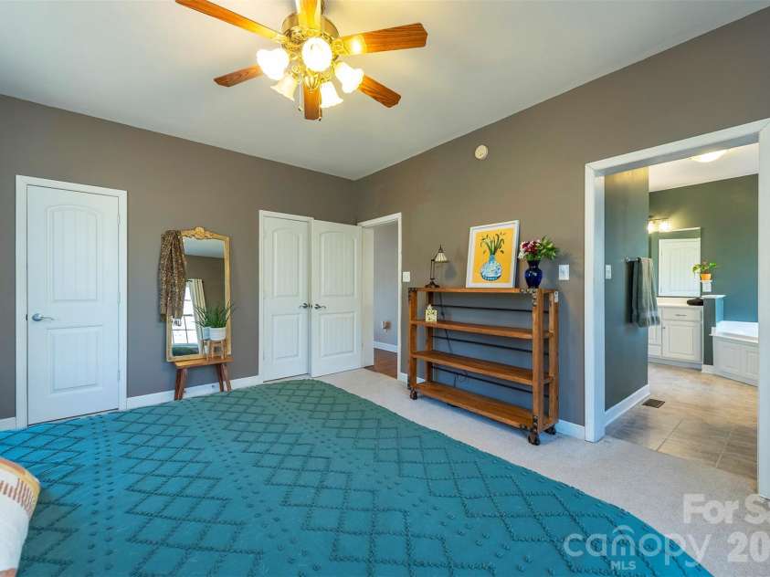243 Scenic Ridge Drive, Hendersonville, NC 28792.  MLS# CAR4342499, YatesRealty ID 16763. 