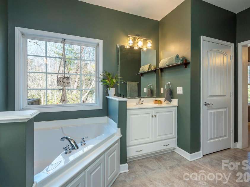 243 Scenic Ridge Drive, Hendersonville, NC 28792.  MLS# CAR4342499, YatesRealty ID 16763. 