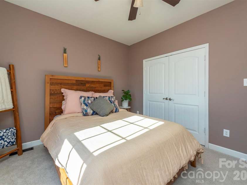 243 Scenic Ridge Drive, Hendersonville, NC 28792.  MLS# CAR4342499, YatesRealty ID 16763. 