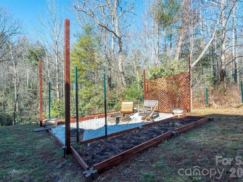 243 Scenic Ridge Drive, Hendersonville, NC 28792.  MLS# CAR4342499, YatesRealty ID 16763. 