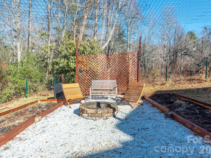 243 Scenic Ridge Drive, Hendersonville, NC 28792.  MLS# CAR4342499, YatesRealty ID 16763. 