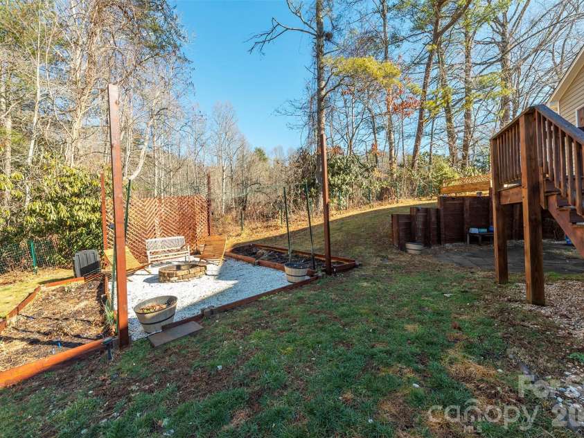 243 Scenic Ridge Drive, Hendersonville, NC 28792.  MLS# CAR4342499, YatesRealty ID 16763. 
