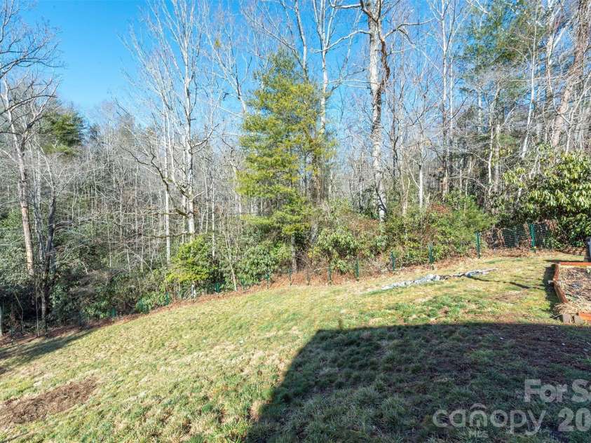 243 Scenic Ridge Drive, Hendersonville, NC 28792.  MLS# CAR4342499, YatesRealty ID 16763. 
