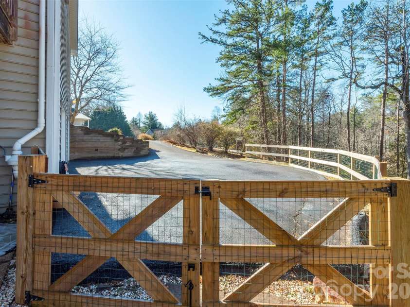 243 Scenic Ridge Drive, Hendersonville, NC 28792.  MLS# CAR4342499, YatesRealty ID 16763. 
