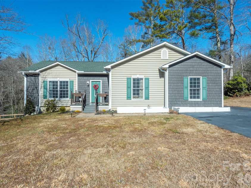 243 Scenic Ridge Drive, Hendersonville, NC 28792.  MLS# CAR4342499, YatesRealty ID 16763. 