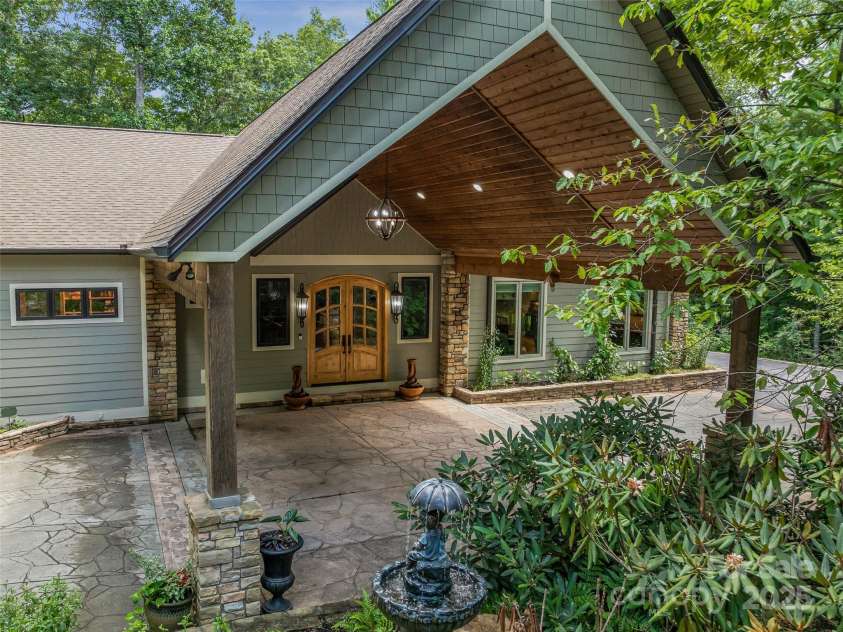 105 Blackberry Lane, Fairview, NC 28730.  MLS# CAR4301425, YatesRealty ID 16764. 