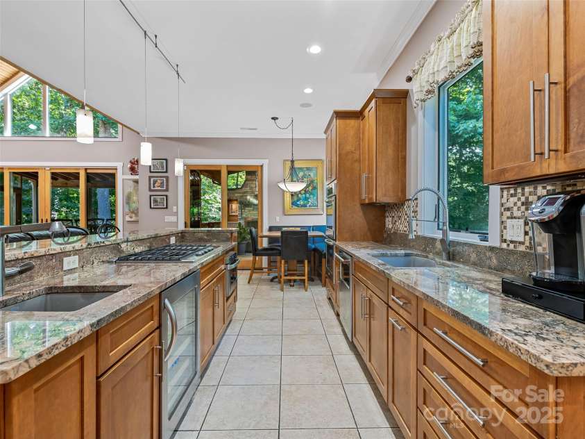 105 Blackberry Lane, Fairview, NC 28730.  MLS# CAR4301425, YatesRealty ID 16764. 