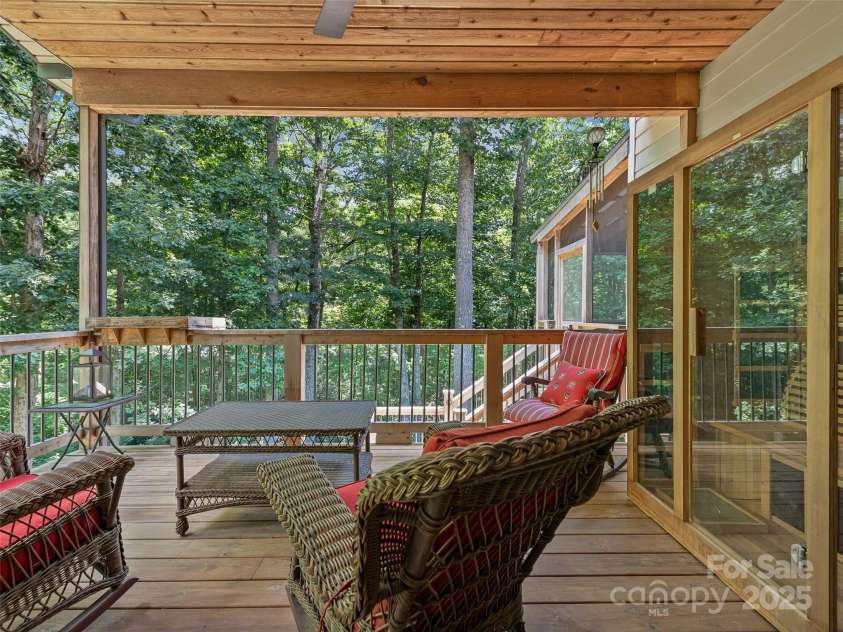 105 Blackberry Lane, Fairview, NC 28730.  MLS# CAR4301425, YatesRealty ID 16764. 