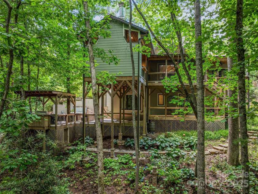 105 Blackberry Lane, Fairview, NC 28730.  MLS# CAR4301425, YatesRealty ID 16764. 