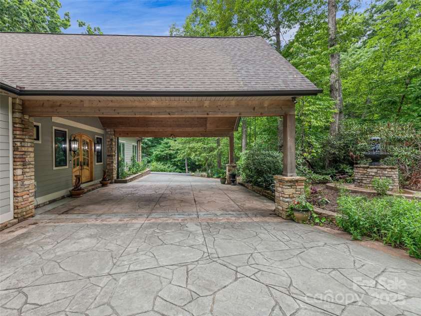 105 Blackberry Lane, Fairview, NC 28730.  MLS# CAR4301425, YatesRealty ID 16764. 