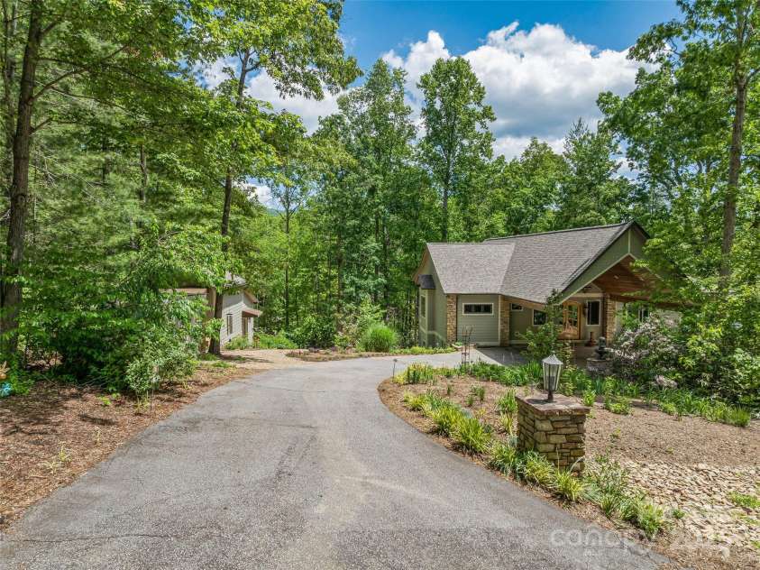 105 Blackberry Lane, Fairview, NC 28730.  MLS# CAR4301425, YatesRealty ID 16764. 