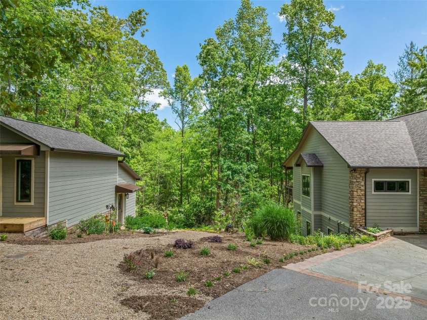 105 Blackberry Lane, Fairview, NC 28730.  MLS# CAR4301425, YatesRealty ID 16764. 