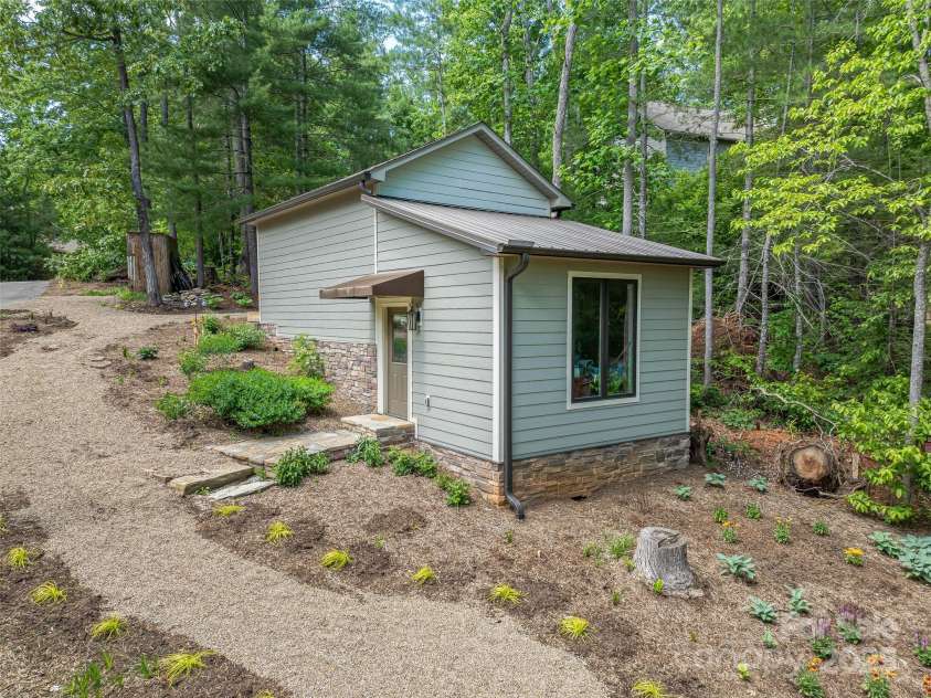 105 Blackberry Lane, Fairview, NC 28730.  MLS# CAR4301425, YatesRealty ID 16764. 