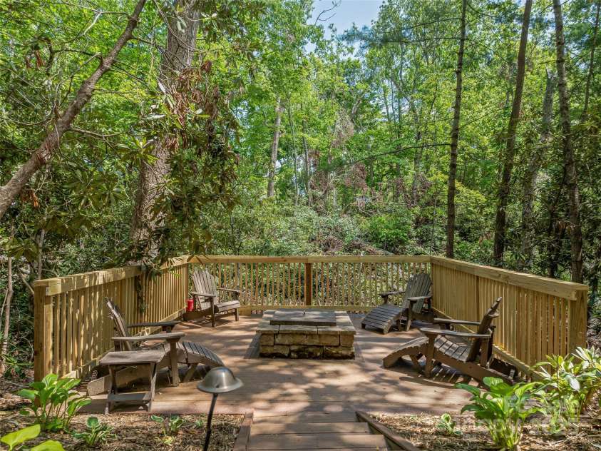 105 Blackberry Lane, Fairview, NC 28730.  MLS# CAR4301425, YatesRealty ID 16764. 