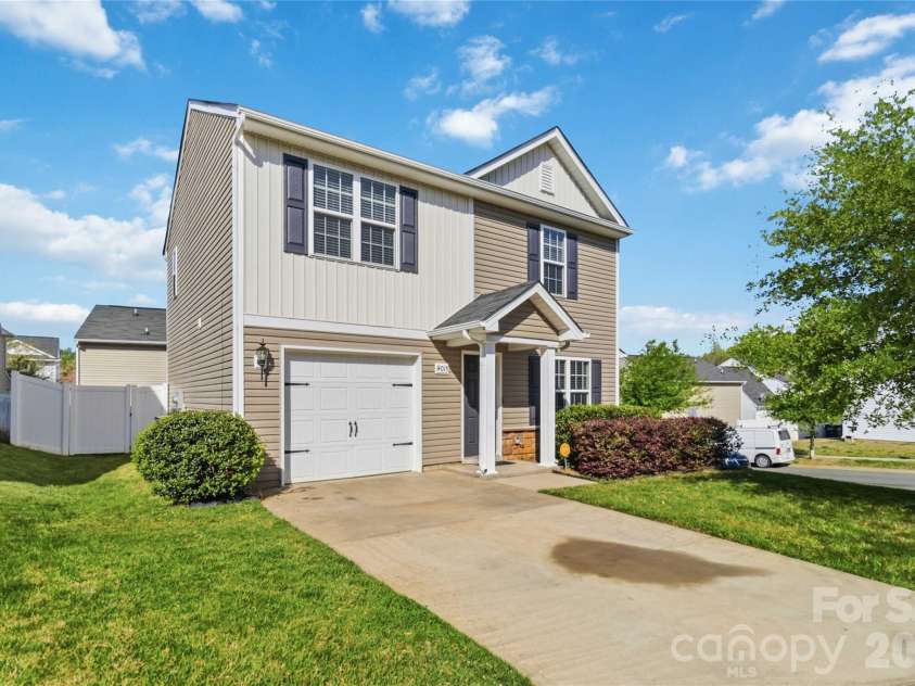 14015 Rory Glen Lane, Charlotte, NC 28215.  MLS# CAR4365200, YatesRealty ID 16764. 