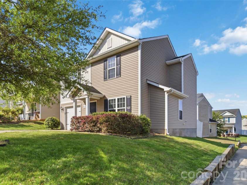 14015 Rory Glen Lane, Charlotte, NC 28215.  MLS# CAR4365200, YatesRealty ID 16764. 
