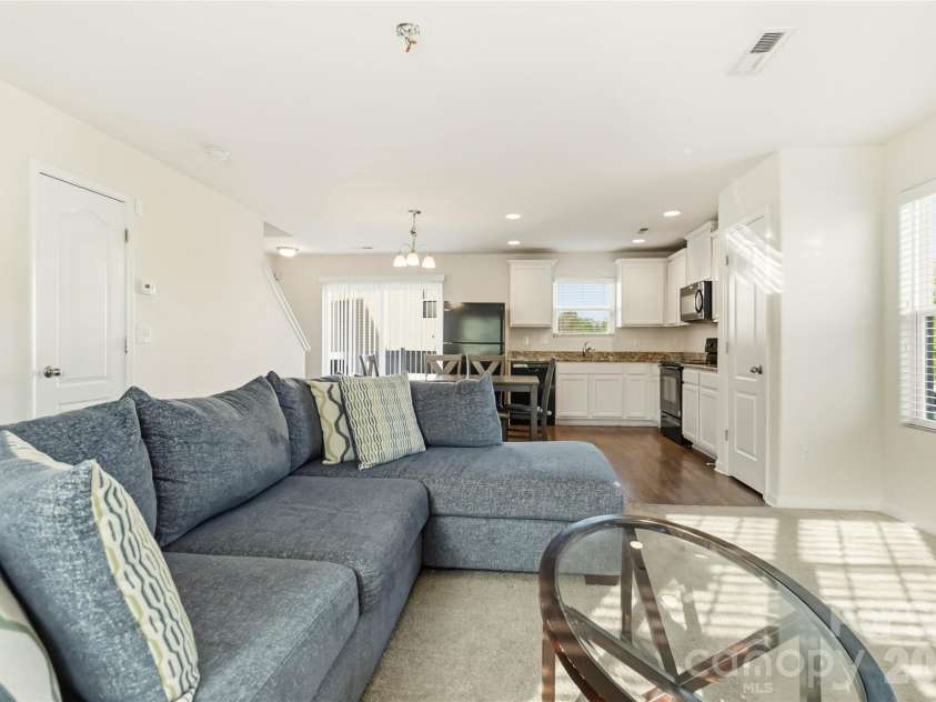 14015 Rory Glen Lane, Charlotte, NC 28215.  MLS# CAR4365200, YatesRealty ID 16764. 