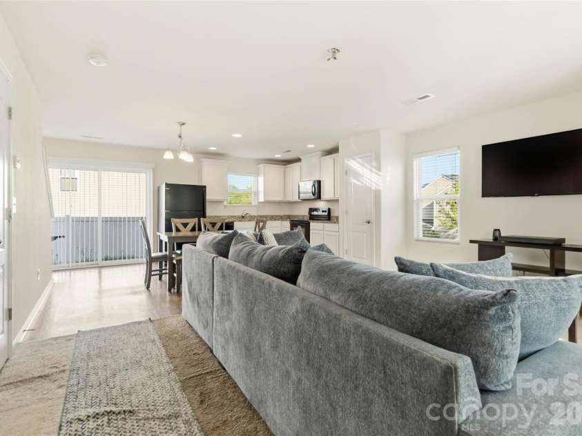 14015 Rory Glen Lane, Charlotte, NC 28215.  MLS# CAR4365200, YatesRealty ID 16764. 