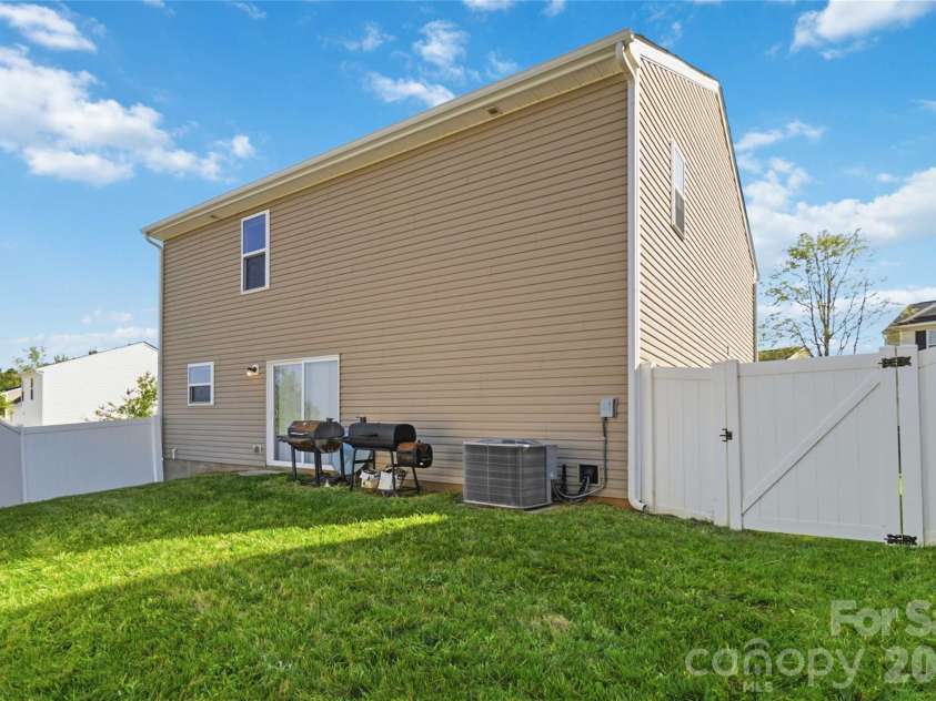 14015 Rory Glen Lane, Charlotte, NC 28215.  MLS# CAR4365200, YatesRealty ID 16764. 