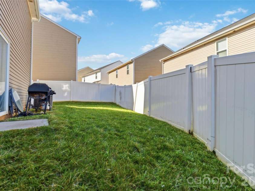 14015 Rory Glen Lane, Charlotte, NC 28215.  MLS# CAR4365200, YatesRealty ID 16764. 