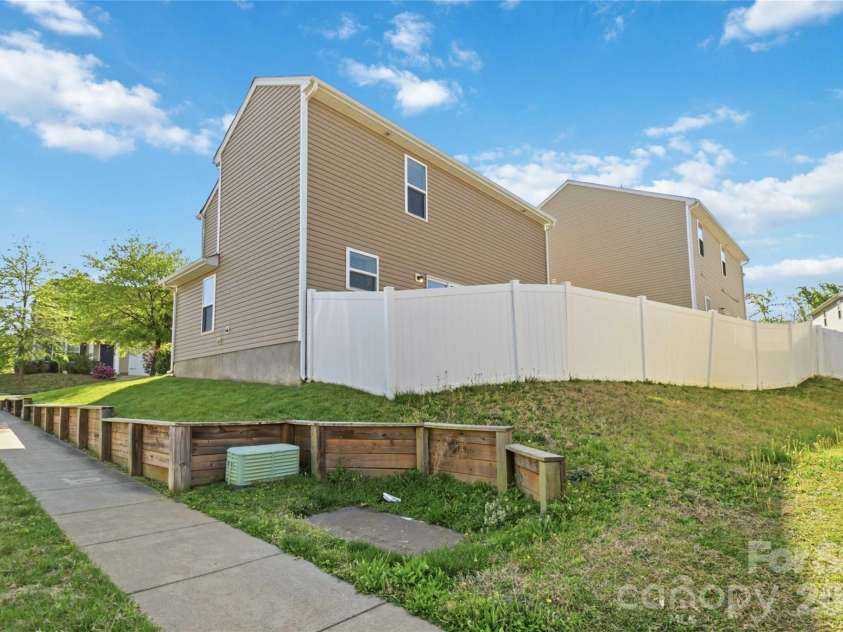 14015 Rory Glen Lane, Charlotte, NC 28215.  MLS# CAR4365200, YatesRealty ID 16764. 