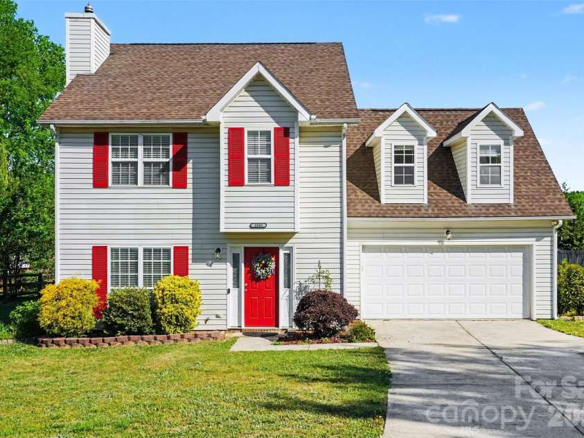 1041 Chaucery Lane, Matthews, NC 28104.  MLS# CAR4365400, YatesRealty ID 16765. 