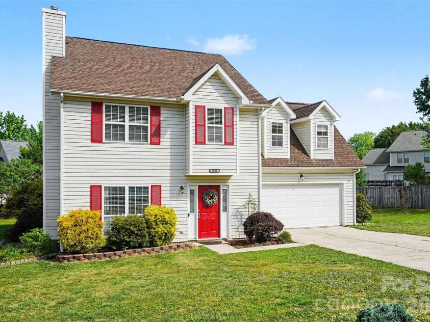 1041 Chaucery Lane, Matthews, NC 28104.  MLS# CAR4365400, YatesRealty ID 16765. 