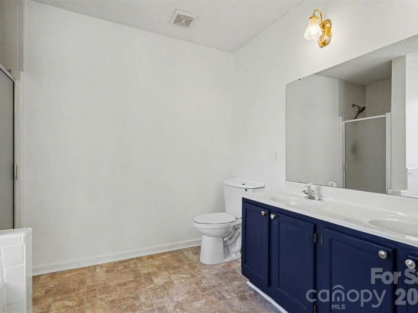 1041 Chaucery Lane, Matthews, NC 28104.  MLS# CAR4365400, YatesRealty ID 16765. 
