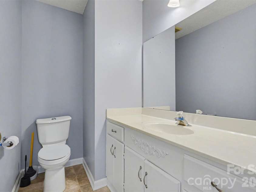 1041 Chaucery Lane, Matthews, NC 28104.  MLS# CAR4365400, YatesRealty ID 16765. 