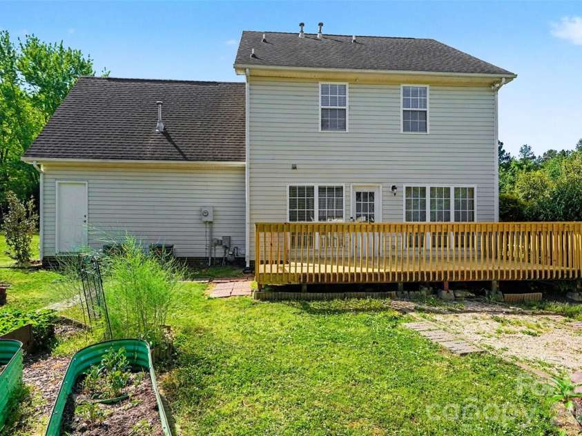 1041 Chaucery Lane, Matthews, NC 28104.  MLS# CAR4365400, YatesRealty ID 16765. 