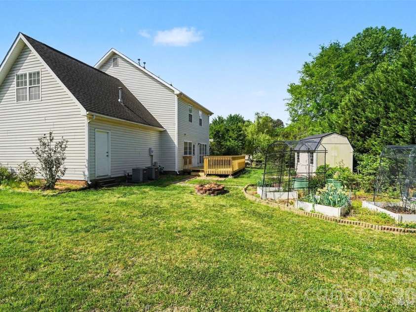 1041 Chaucery Lane, Matthews, NC 28104.  MLS# CAR4365400, YatesRealty ID 16765. 