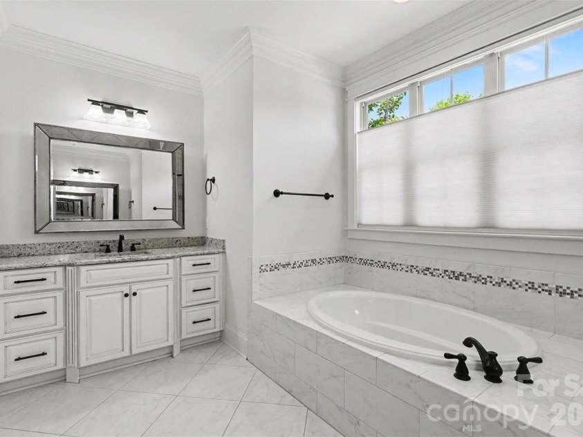 17909 Nodghia Circle, Davidson, NC 28036.  MLS# CAR4363596, YatesRealty ID 16766. 