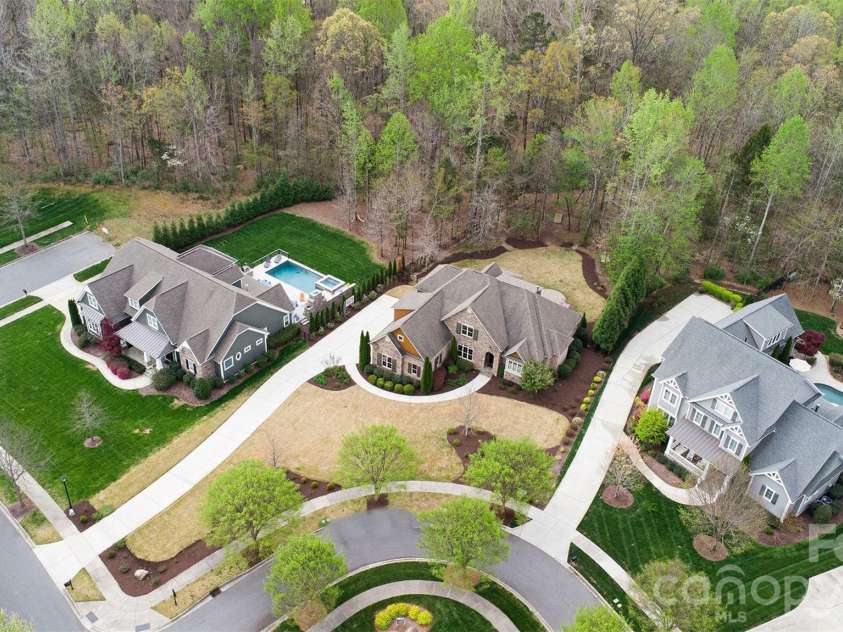 17909 Nodghia Circle, Davidson, NC 28036.  MLS# CAR4363596, YatesRealty ID 16766. 