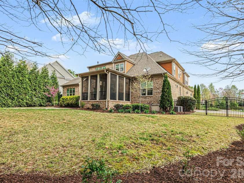 17909 Nodghia Circle, Davidson, NC 28036.  MLS# CAR4363596, YatesRealty ID 16766. 