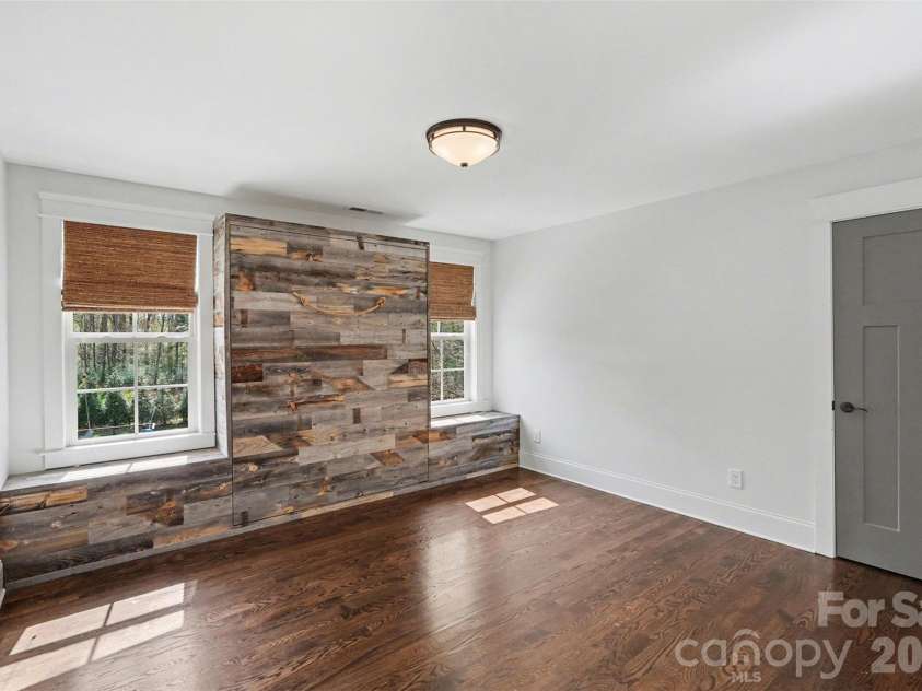 17909 Nodghia Circle, Davidson, NC 28036.  MLS# CAR4363596, YatesRealty ID 16766. Murphy Bed closed