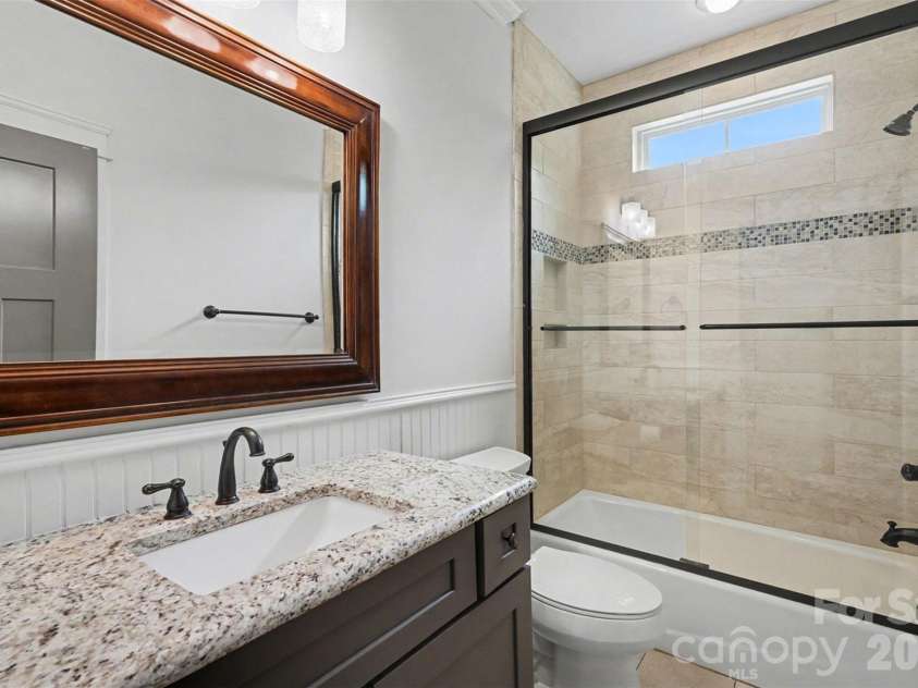 17909 Nodghia Circle, Davidson, NC 28036.  MLS# CAR4363596, YatesRealty ID 16766. Secondary Bath