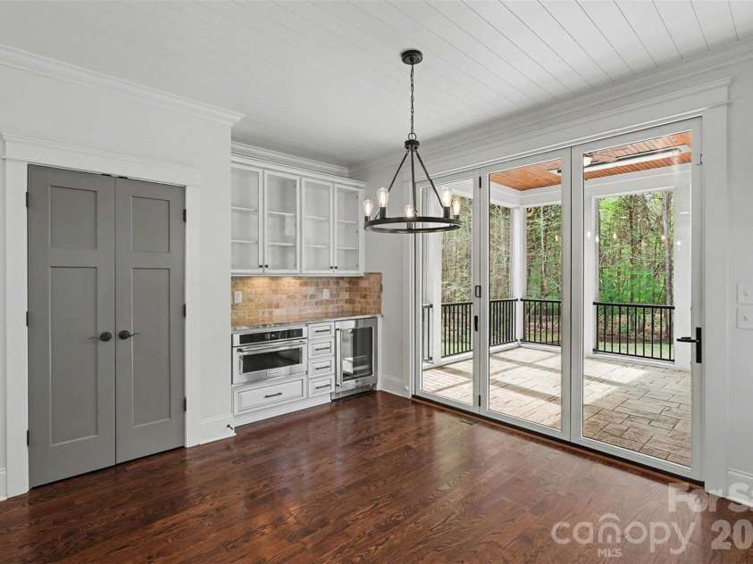 17909 Nodghia Circle, Davidson, NC 28036.  MLS# CAR4363596, YatesRealty ID 16766. Tri fold door closed