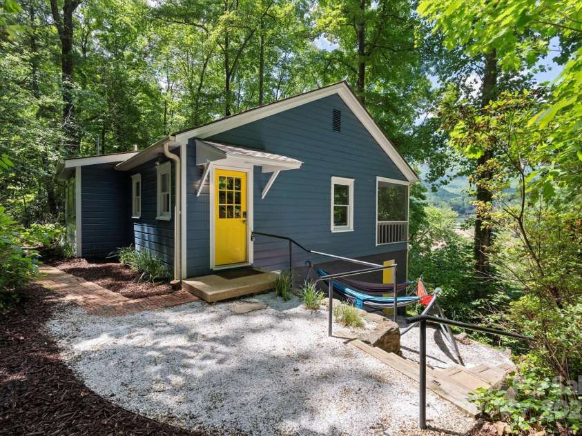 194 Mark Twain Drive, Lake Lure, NC 28743.  MLS# CAR4263893, YatesRealty ID 16767. 