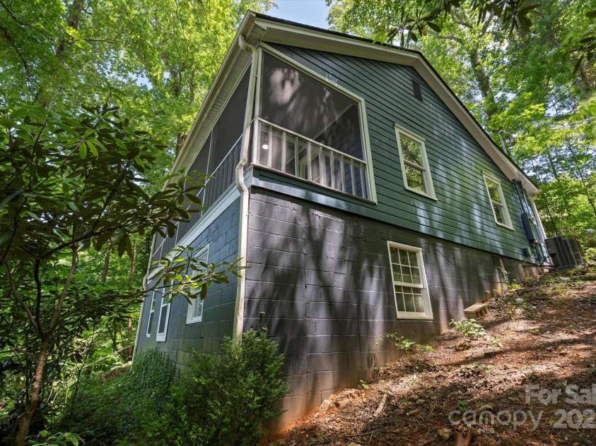 194 Mark Twain Drive, Lake Lure, NC 28743.  MLS# CAR4263893, YatesRealty ID 16767. 